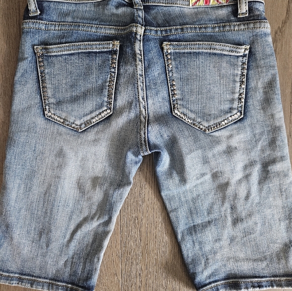 Bundle 5/$30              Jean shorts - Picture 3 of 7